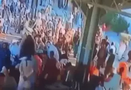 Hombre se hace explotar en estación de tren en Pakistán