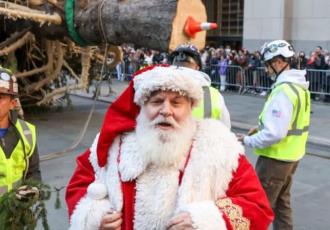 Árbol de Navidad del Rockefeller Center llega a Nueva York para inaugurar la temporada