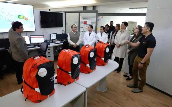 Recibe IMSS mochilas tácticas para atención en desastres y emergencias