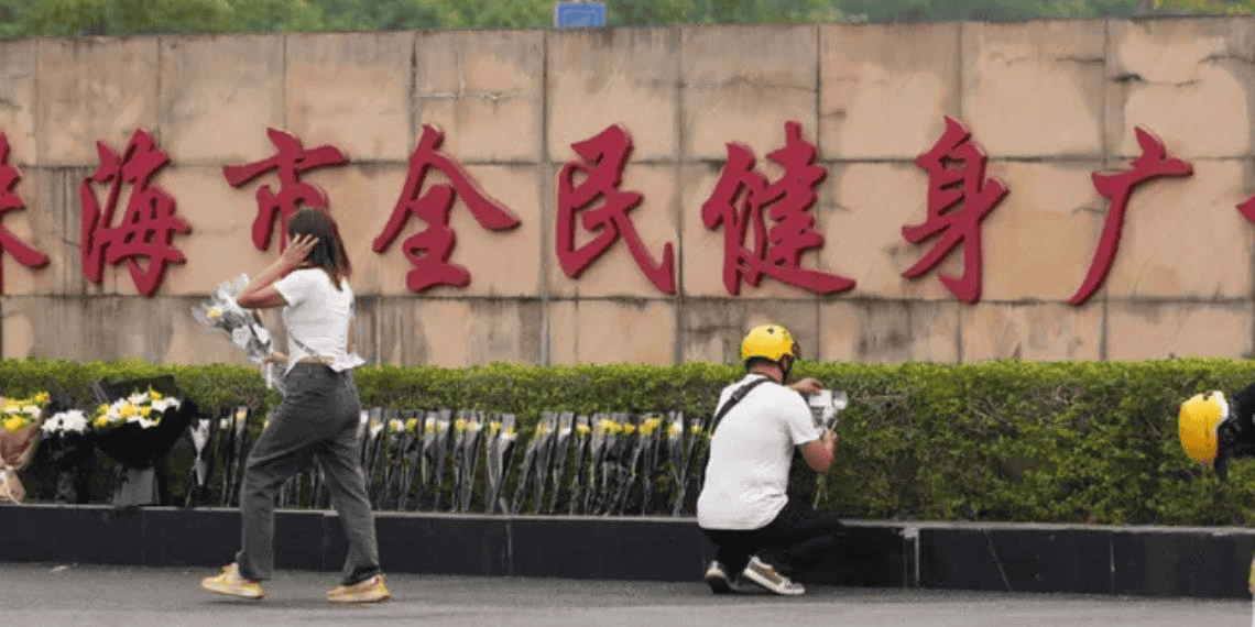 Habitantes del sur de China lloran los 35 muertos de un atropello en centro deportivo