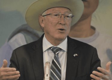 Ken Salazar arremete contra AMLO