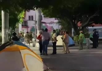 Migrantes se niegan a desalojar campamento instalado en Tuxtla Gutiérrez, Chiapas