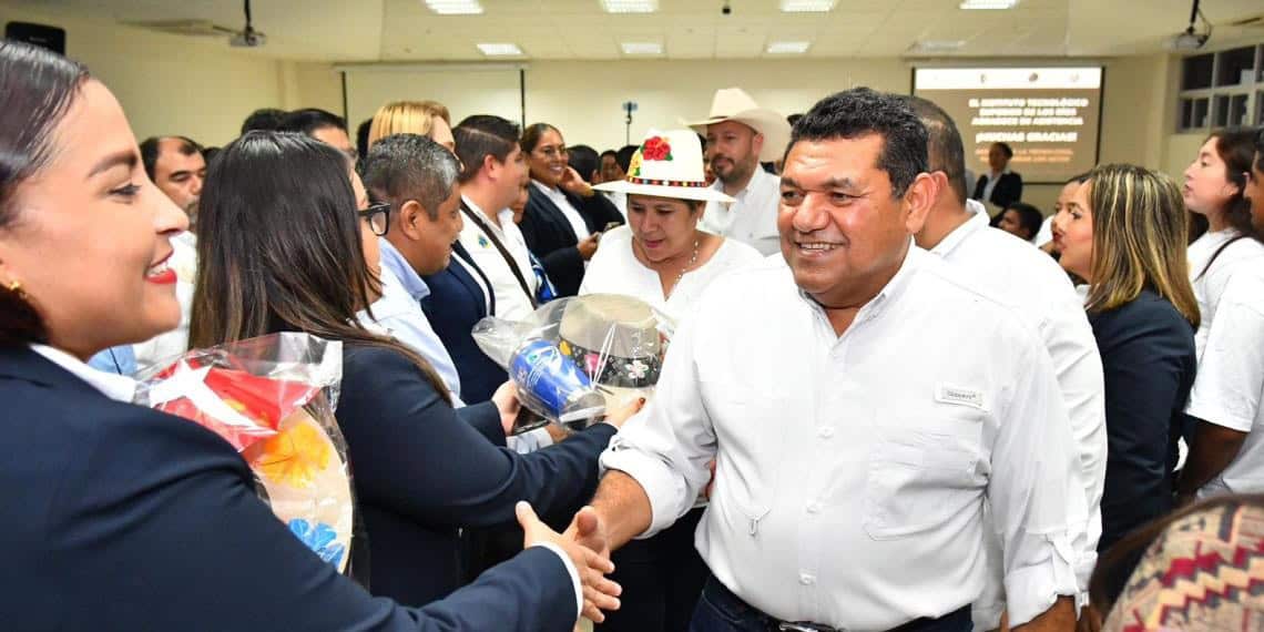 Banderazo al programa "AlfabetizaTec"