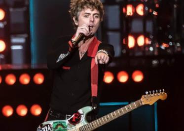 Green Day salvan a fan y sube a cantar a otra en una noche mágica de Corona Capital