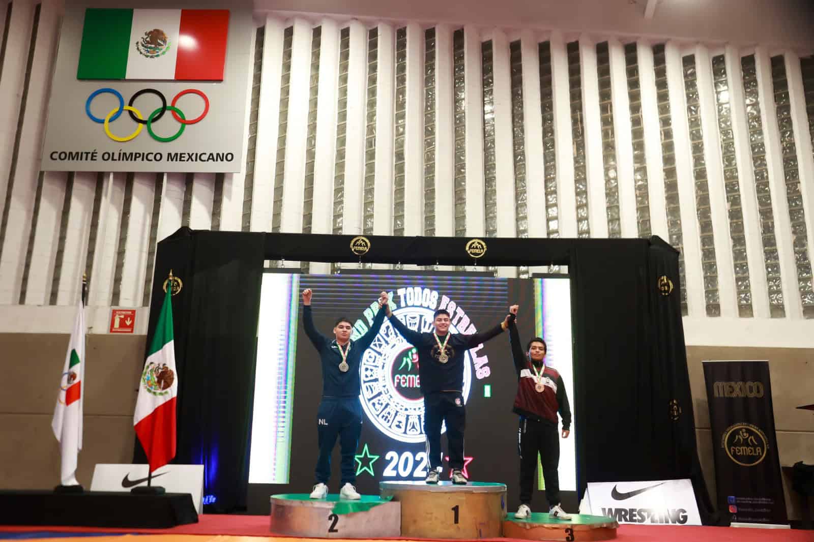 Una medalla de oro y otra de plata fue la cosecha de la delegación tabasqueña de luchas asociadas en el Grand Prix "Todos Estrellas"