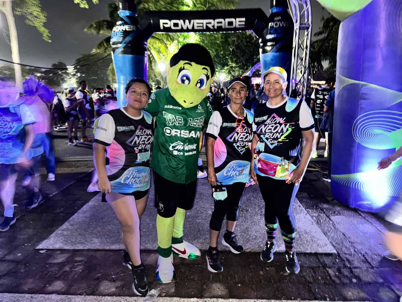 Fue todo un éxito la carrera de colores Glow Neon Run de 5 kilómetros