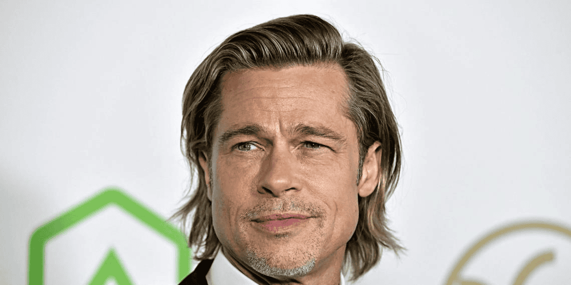 Brad Pitt sorprende con caída en Gran Premio de Las Vegas