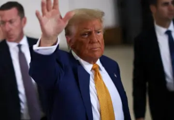Donald Trump anuncia impuestos del 25% para los productos provenientes de México y Canadá.