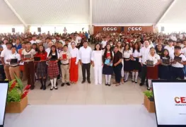 Entregan Javier May y Yolanda Osuna tabletas digitales a estudiantes de telesecundarias