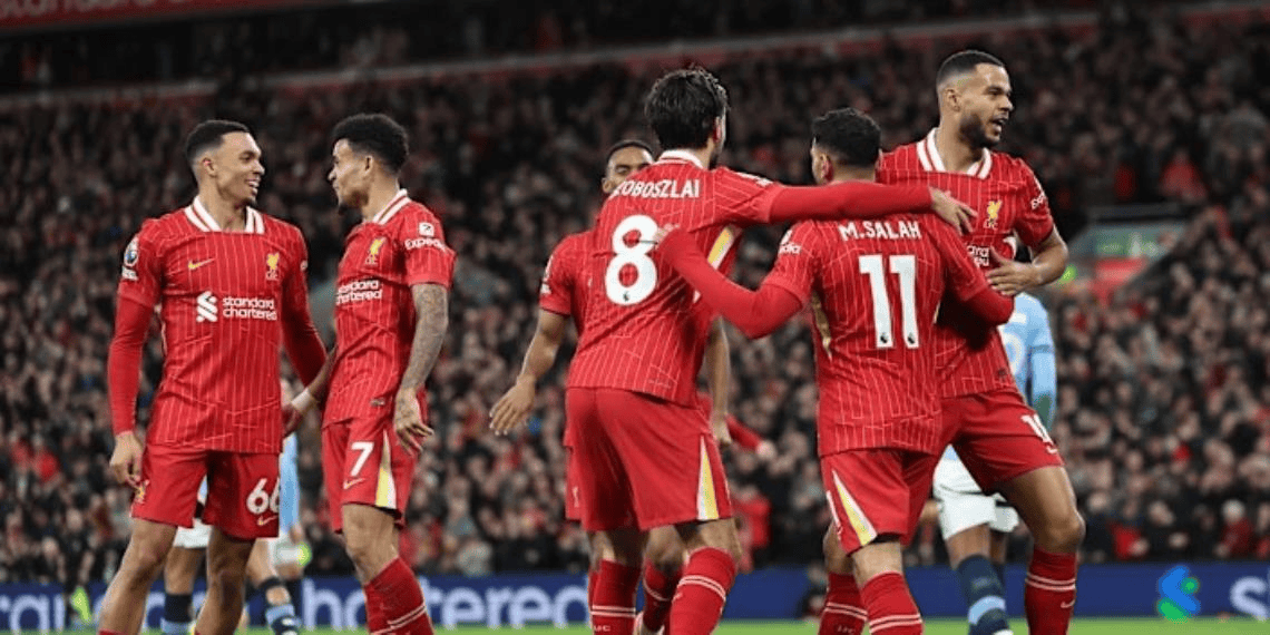 Jugadores del Manchester United rechazan chaqueta LGBT