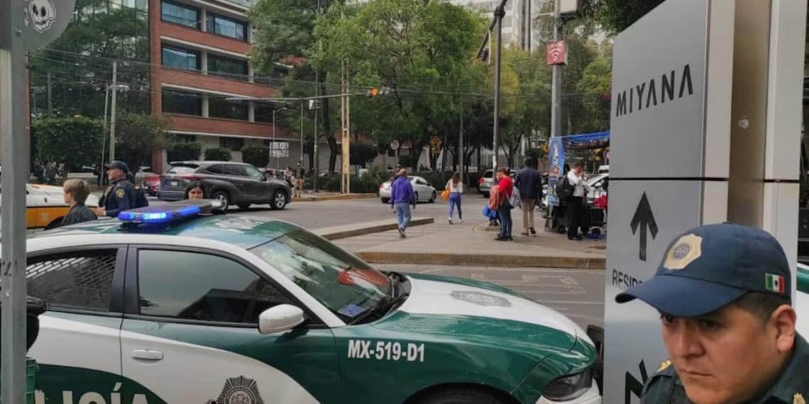 Balacera en Plaza Miyana de Polanco: individuos matan a un cliente en un restaurante.