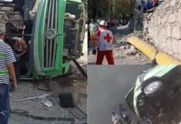 Camión de pasajeros se queda sin frenos y cae en un desnivel de 8 metros en Tlalnepantla