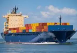 El malecón de Veracruz fue impactado por un barco de carga debido a fuertes vientos.