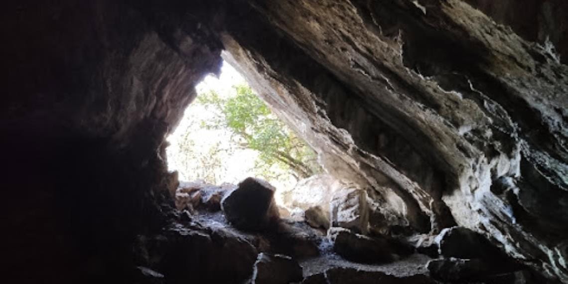 Liberarse de la cueva, tropezar con la mentira