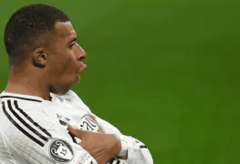 Mbappé reconocido por actuaciones en PSG