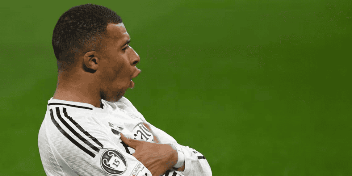 Mbappé reconocido por actuaciones en PSG