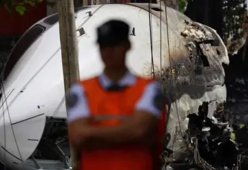 Un avión se salió de pista de aterrizaje y se estrello contra unas casas en Argentina