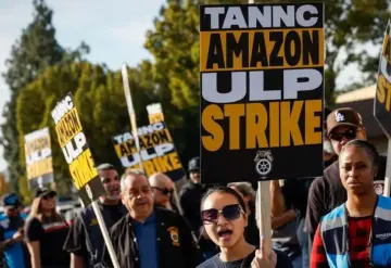 Los trabajadores de las plantas de Amazon en Estados Unidos se declaran en huelga durante los días navideños.