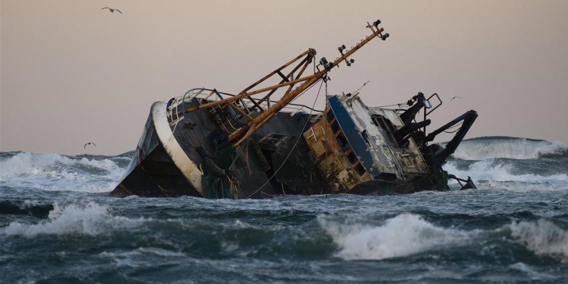 Tragedia en Grecia, un grupo de migrantes fallece cuando un barco se naufraga en el mar Egeo.