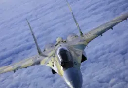 Ejército de EU derriba por error unos de sus cazas en Mar Rojo y los pilotos se eyectan