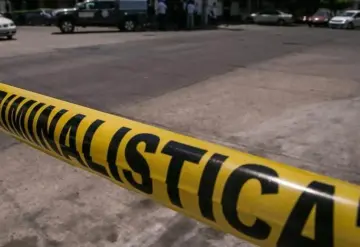 Encuentran dos cuerpos en el interior de un automóvil en CDMX