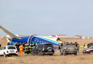 Avión se desploma en Akatu, Kazajistán