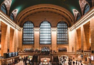 Detienen a hombre por acuchillar a dos personas en Grand Central