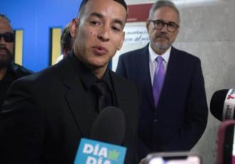 Daddy Yankee solicita desacato a su esposa y cuñada por violar un acuerdo legal.