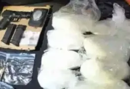 En Acapulco, Guerrero, arrestan a un miembro de una institución de seguridad federal con 4 kilogramos de metanfetamina.