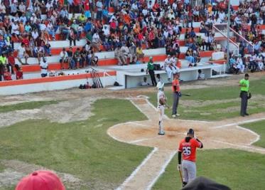 Papayeros de La Isla pegó primero en el inicio de la Serie Final de la Temporada 2024-2025 de la Liga Tabasqueña de Beisbol de Primera Fuerza.