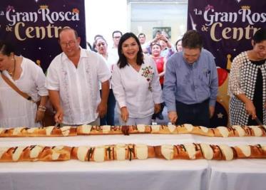 Festeja Yolanda Osuna con ciudadanos partida de Rosca de Reyes monumental en la Zona Luz