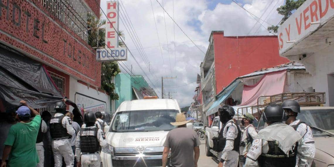 En un hotel de Chiapas rescataron a 21 migrantes de diferentes países