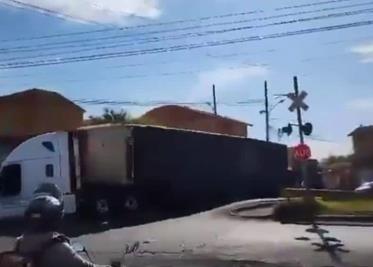 Un tren impacto contra un tráiler en Celaya