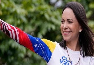 María Corina Machado fue violentamente interceptada tras marcha en Venezuela; disparan contra su equipo