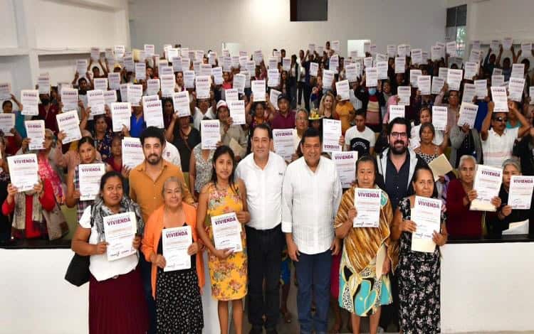 Tabasqueñas contarán con casas dignas; Gobierno del Pueblo entrega 200 certificados de vivienda a familias de Centla