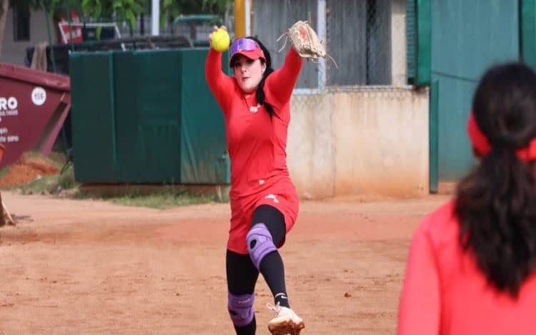 Un equipo unido que va a trascender en esta Temporada 2025 de la Liga Mexicana de Softbol (LMS), es como visualiza a Las Olmecas de Tabasco la destacada lanzadora Dominique Alcocer