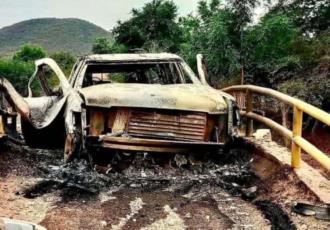 Una camioneta estalló en Apatzingán a consecuencia de una mina terrestre.