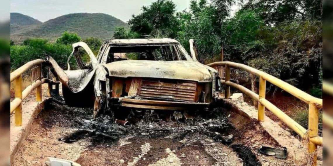 Una camioneta estalló en Apatzingán a consecuencia de una mina terrestre.