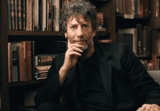 Neil Gaiman es acusado por diferentes mujeres por abuso