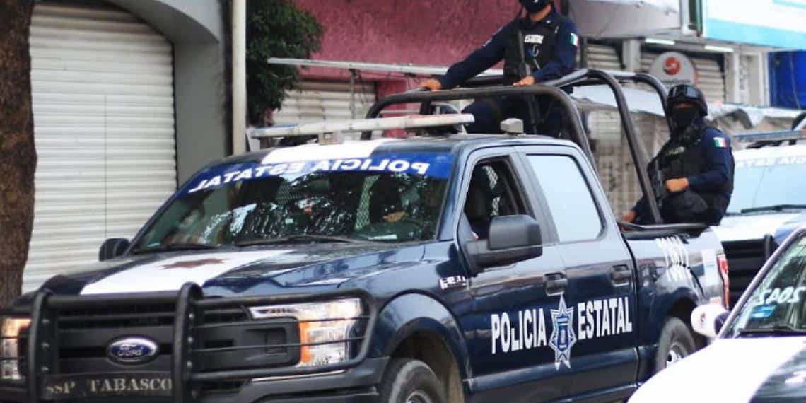 Reciben policías aumento salarial