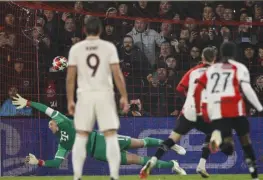 Con un doblete de Santi Giménez, Feyenoord vence al Bayern.