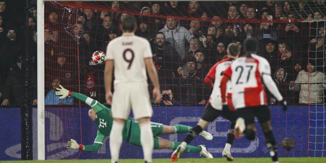 Con un doblete de 'Santi' Giménez, Feyenoord vence al Bayern.