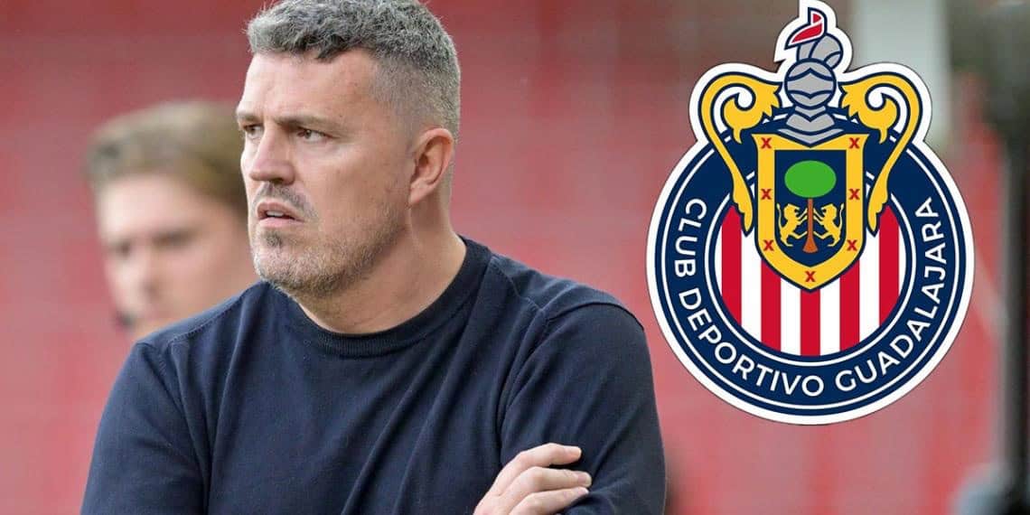 Óscar García, entrenador de Chivas, será suspendido por tres partidos.