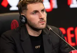 El Milan presenta a Santiago Giménez