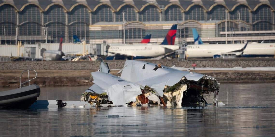 Recuperan a las 67 personas fallecidas en el accidente aéreo de Washington DC