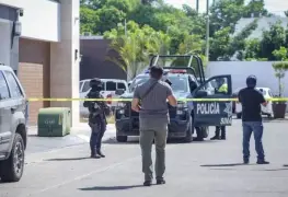 En Culiacán aseguran tres laboratorios con cientos de kilogramos de sustancias químicas.