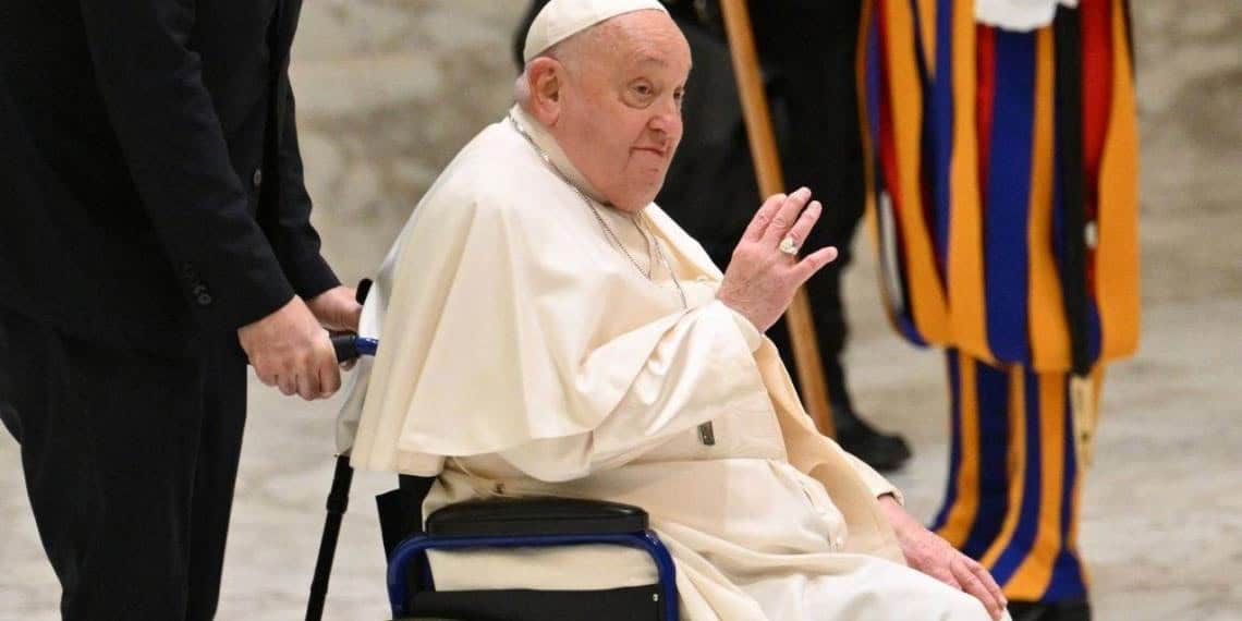 Papa Francisco muestra un ligero avance después de 6 días en el hospital