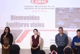 Capacitan Centro y CMIC a mujeres como auxiliares viales