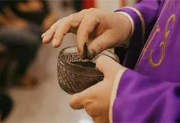 La ceniza del Mi&eacute;rcoles de Ceniza: s&iacute;mbolo de humildad y renovaci&oacute;n