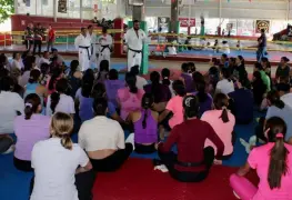 En un estupendo ambiente deportivo se llevó a cabo con éxito el taller de defensa personal femenil organizado por el Instituto de la Juventud y el Deporte de Tabasco (INJUDET) en las canchas techadas de la Ciudad Deportiva en conmemoración de este 8 de marzo "Día Internacional de la Mujer"